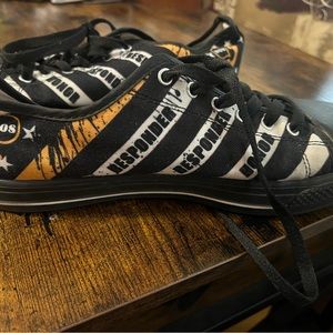 Women’s thin gold line dispatcher shoes